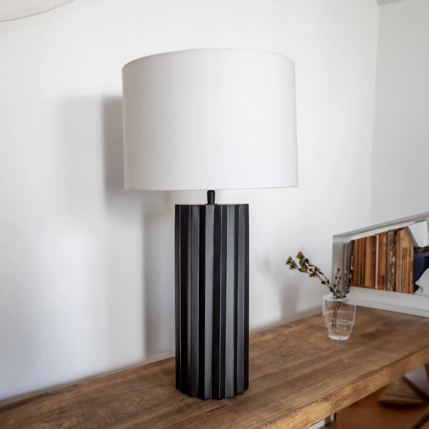 Hashira Tischleuchte Black/Off-White - Markslöjd - Wohnzimmer - Stoff / Textil - Mit Schirm