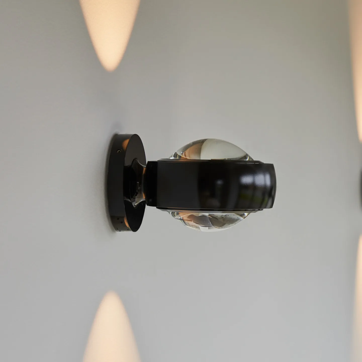 Optic vägglampa Glossy Black - LOOM DESIGN - Vardagsrum - Modern - Aluminium - Rund