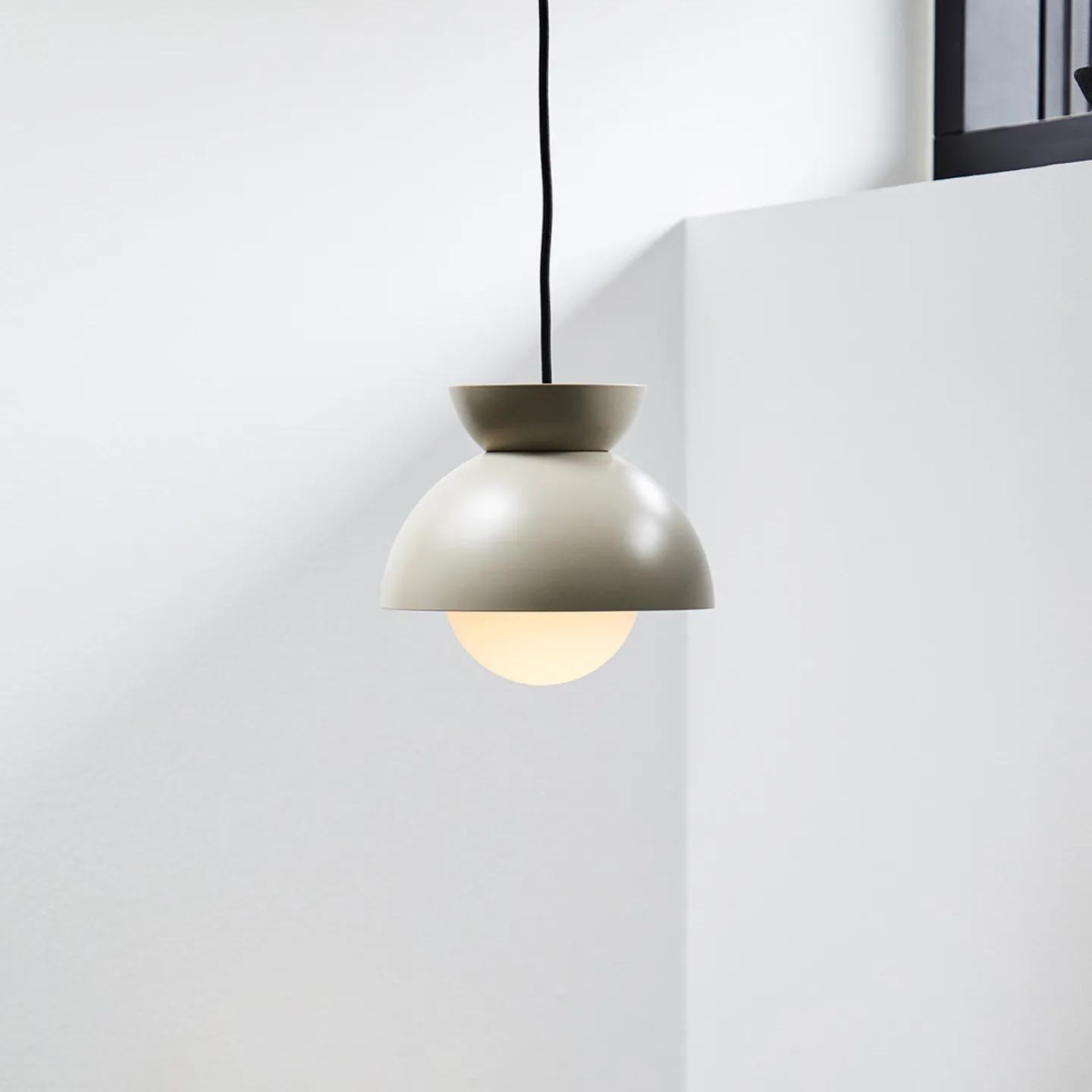 Butterfly Pendel Ø29 Tan Grey - Frandsen - Stue - Design - Metal - Med én lyskilde