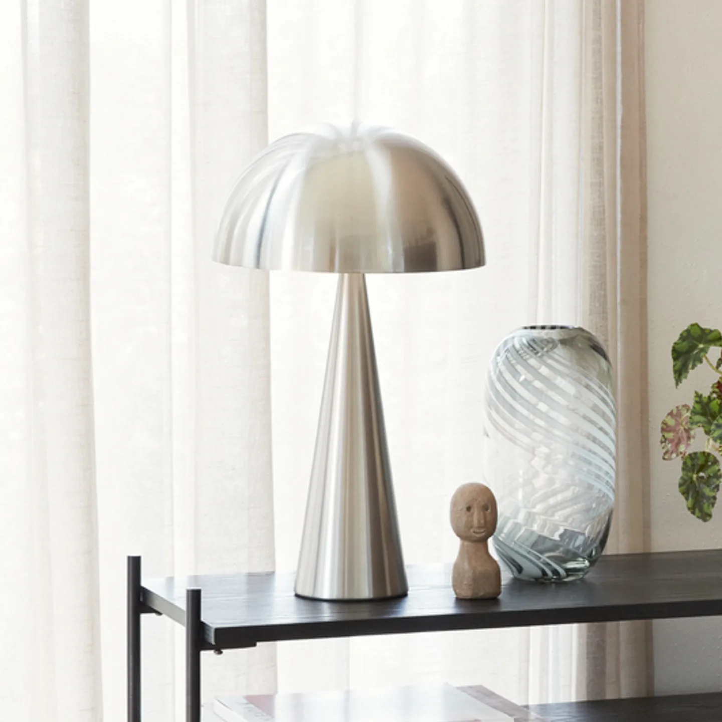 Mush Tischleuchte Large Nickel - Hübsch Mush Tall - Wohnzimmer - Design - Metall - Einflammig