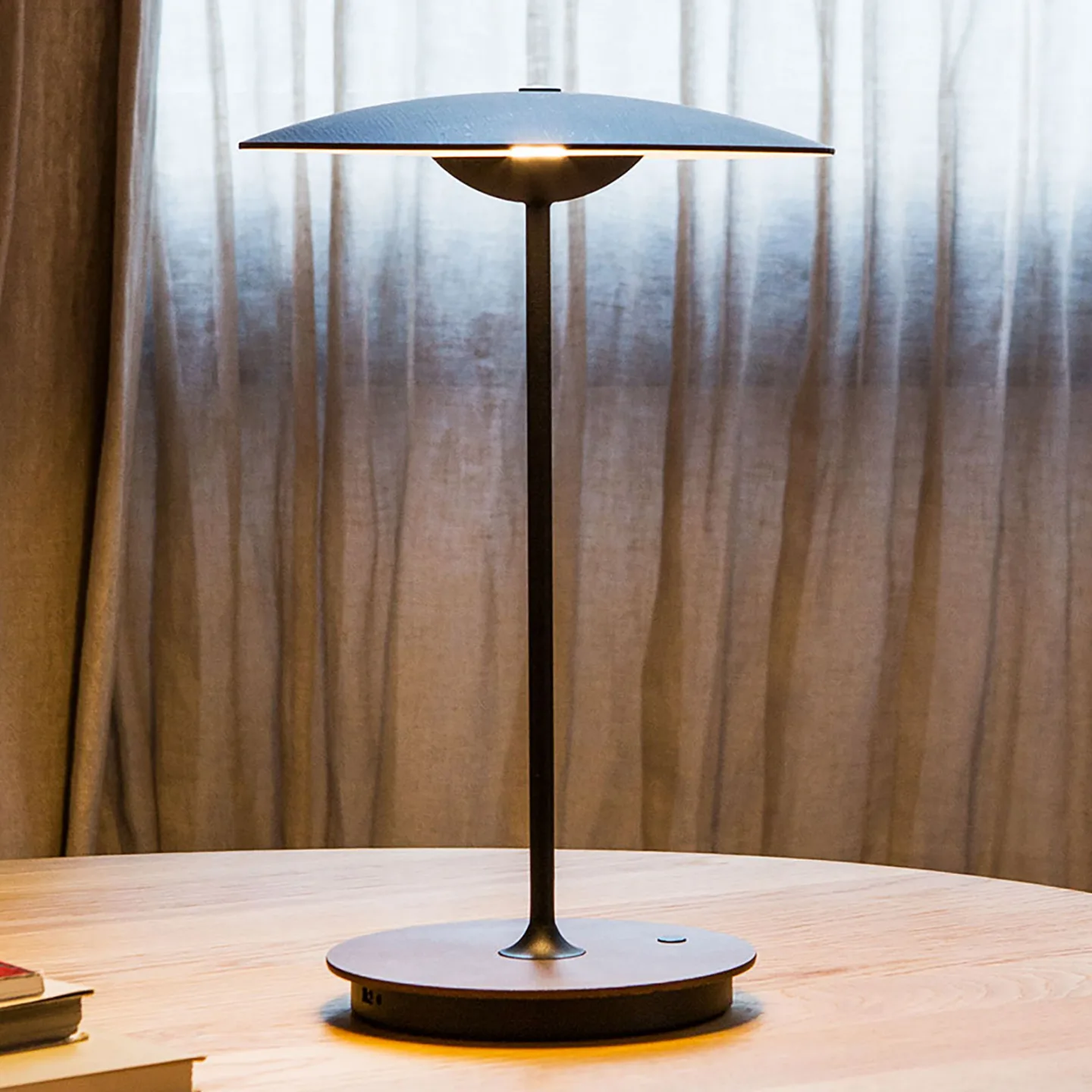 Ginger 20M Bordslampa Portable Wenge - Marset - Vardagsrum - Design - Trä - Med lampskärm