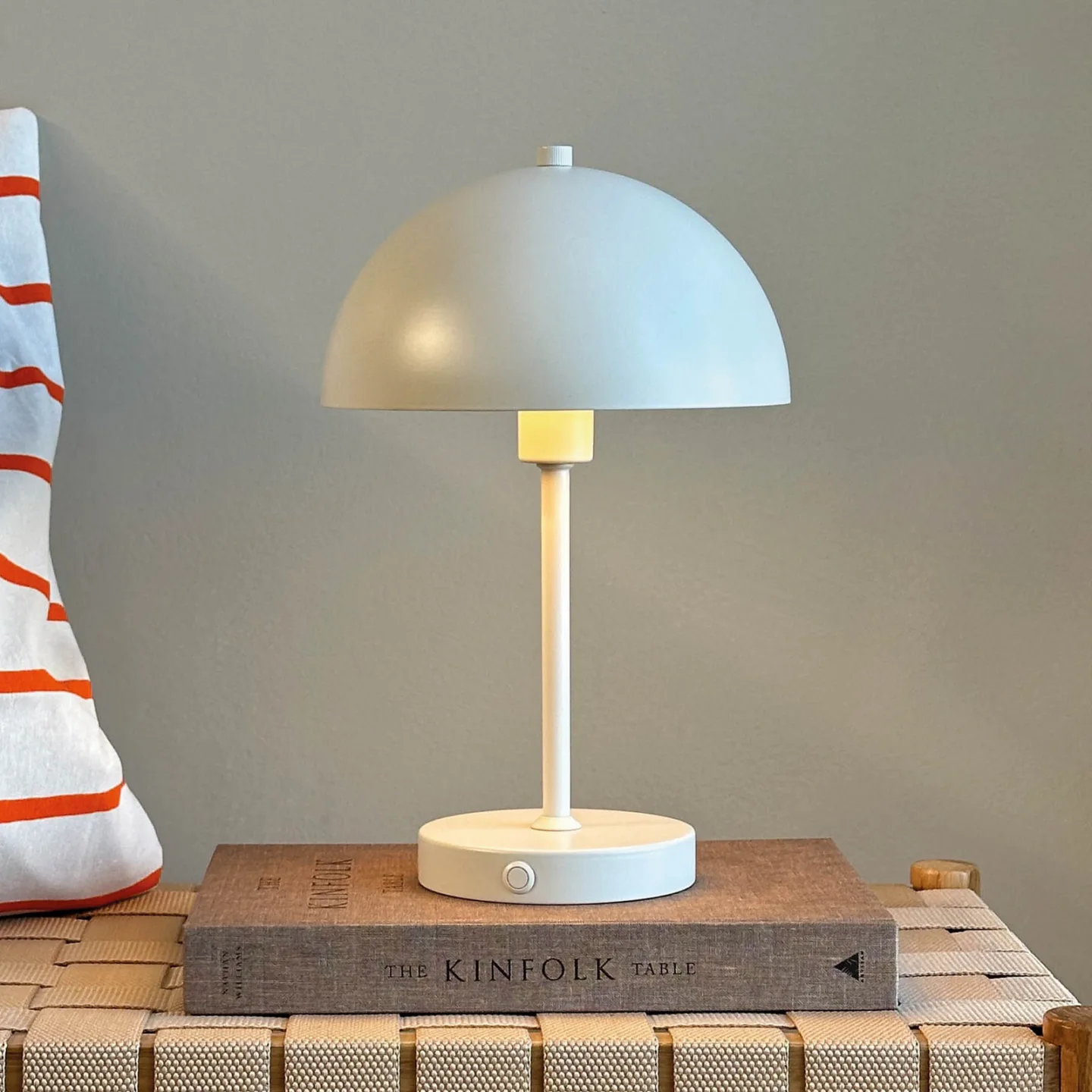 Stockholm Portable Tischleuchte Pearl White - Dyberg Larsen - Wohnzimmer - Skandinavisch - Metall - Mit Schirm