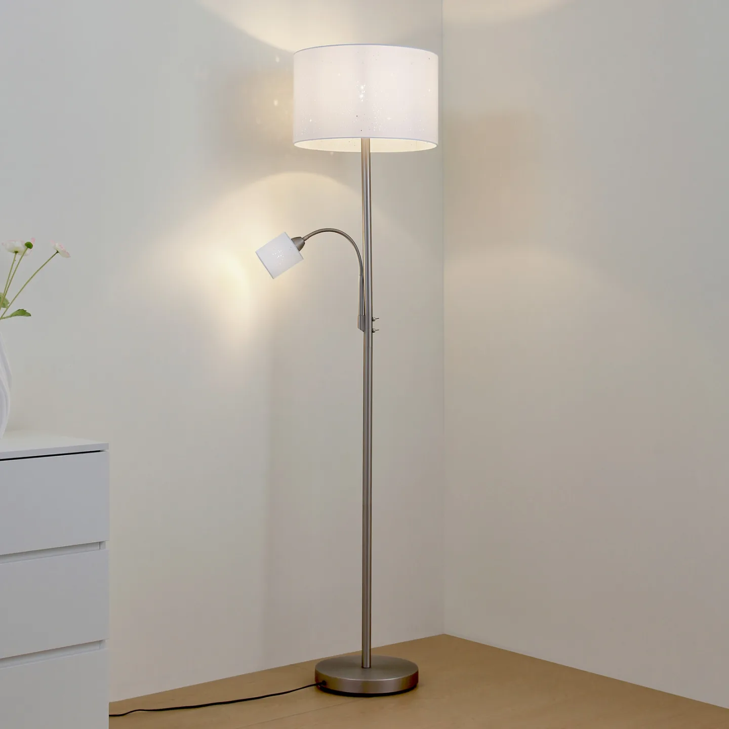 Jaileen Stehleuchte, 170 cm, weiß, Textil, Leselicht - Lindby - Wohnzimmer - Modern - Stoff / Textil - Mehrflammig