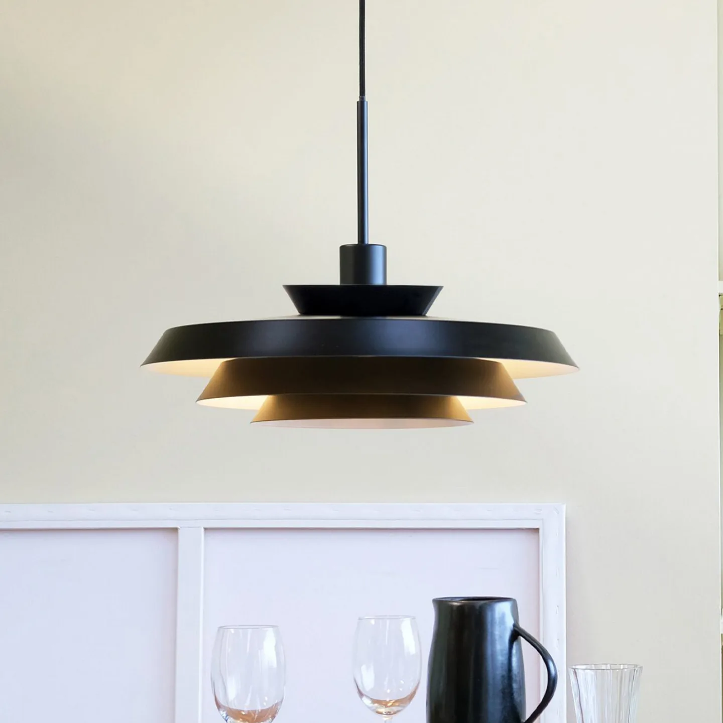 DL44 Pendel Black - Dyberg Larsen - Stue - Design - Metall - Med en lyskilde