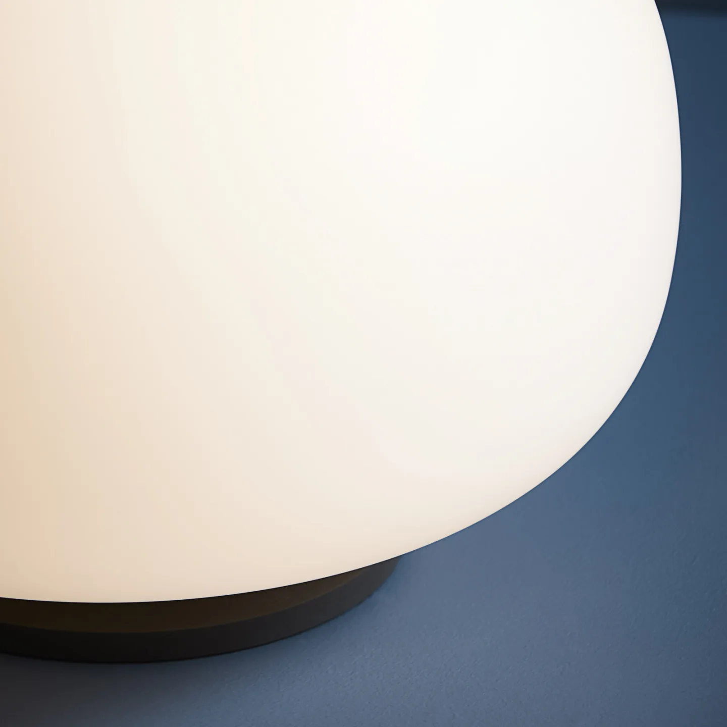 Supernate bordlampe Ø38 Opal White/Black - FRANDSEN - Stue - Design - Glass - Med en lyskilde