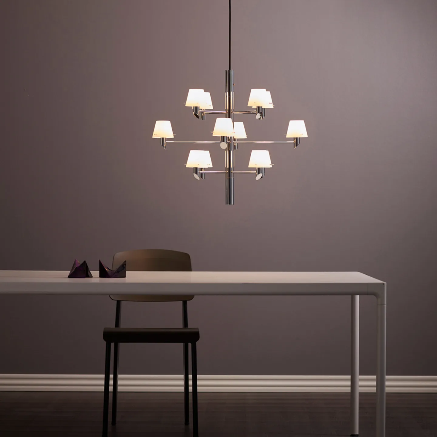 Gil lysekrone, kromfarget, Ø 67 cm, 12 lyskilder - Herstal - Stue - Design - Metall - Med flere lyskilder