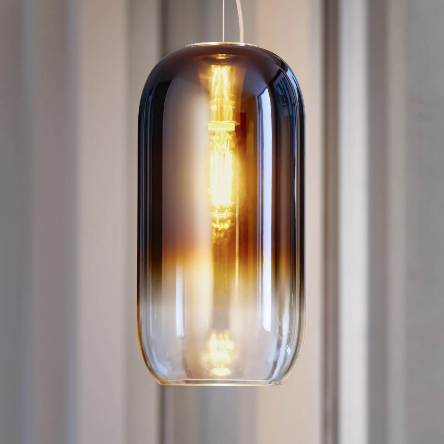 Gople Mini Pendel Blue Sapphire/Black - Artemide - Stue - Design - Glas - Med én lyskilde