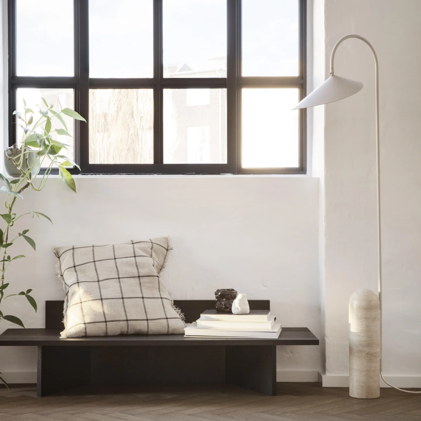 Arum Gulvlampe Cashmere - Ferm Living - Stue - Design - Marmor - Med én lyskilde