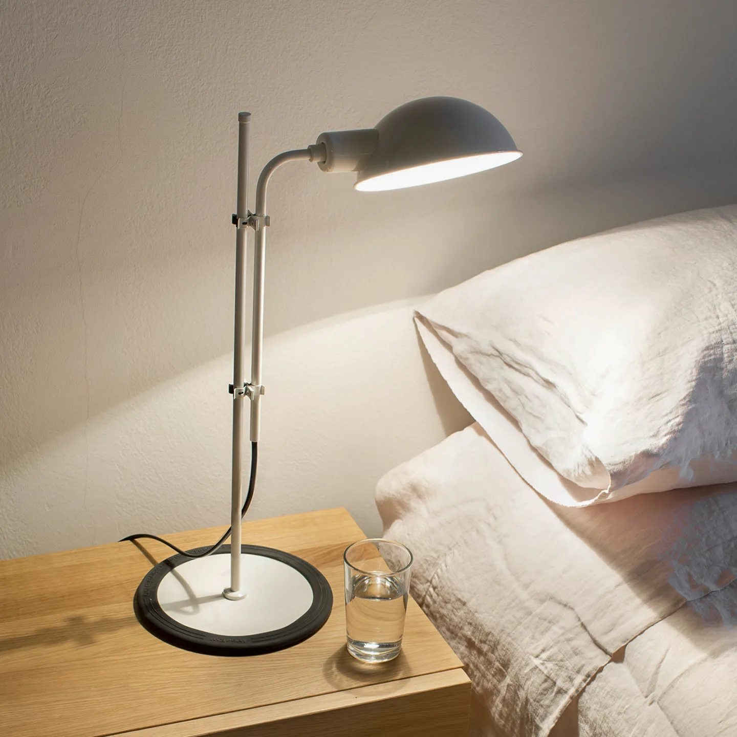 Funiculi Tischleuchte Off-White - Marset Funiculí - Wohnzimmer - Design - Metall - Einflammig