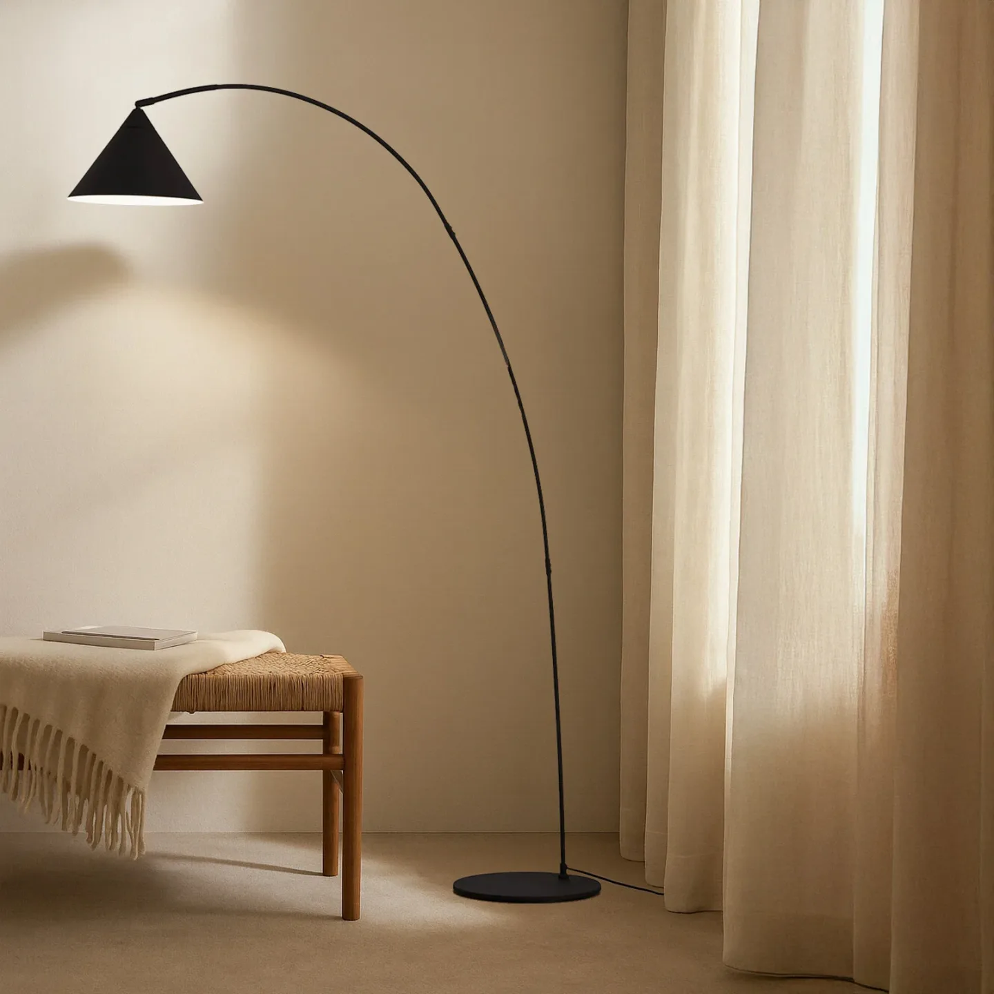 Triangolo Bogenleuchte 195 cm Metall E27 schwarz - Lindby - Wohnzimmer - Modern