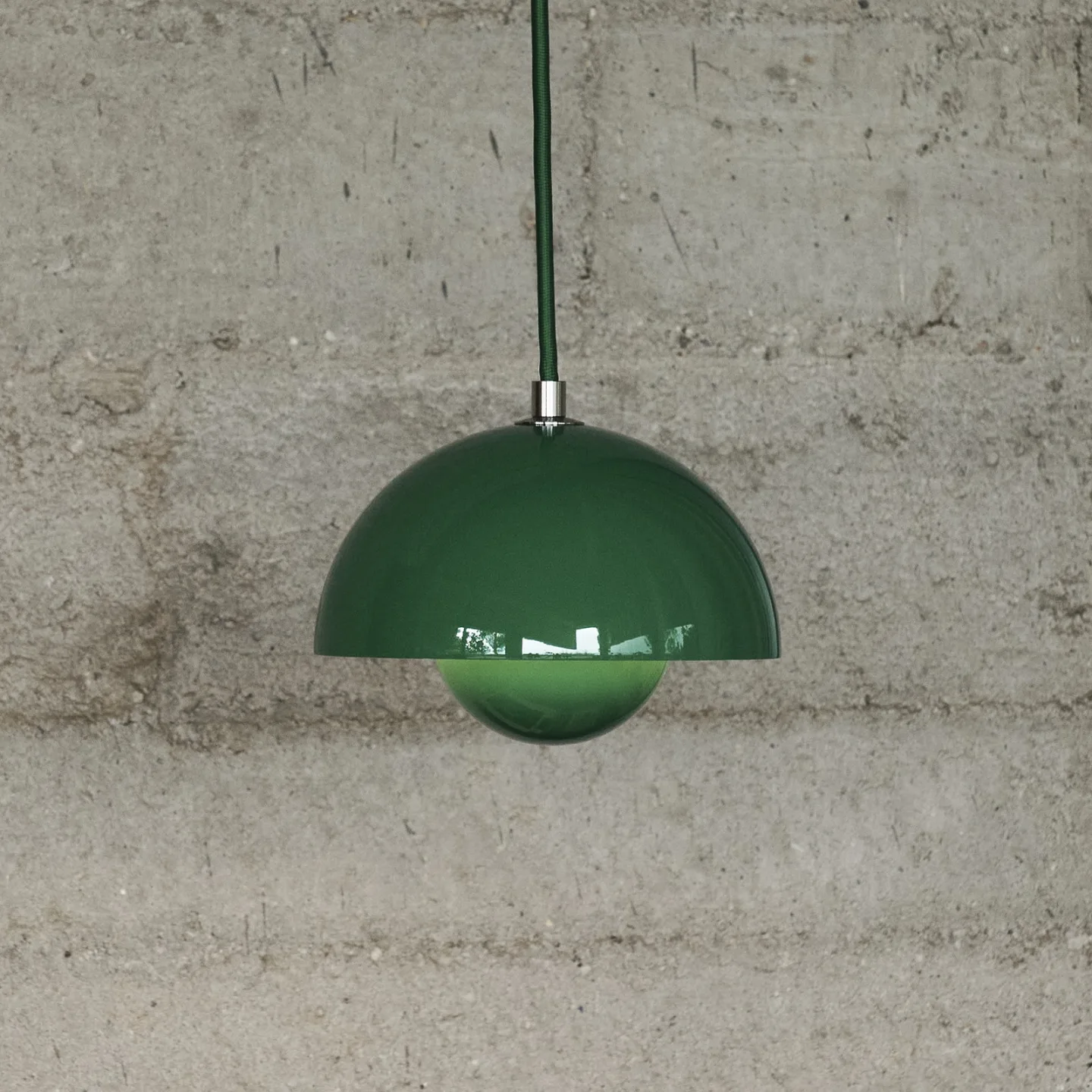 &Tradition Flowerpot VP10 Pendelleuchte Signal green