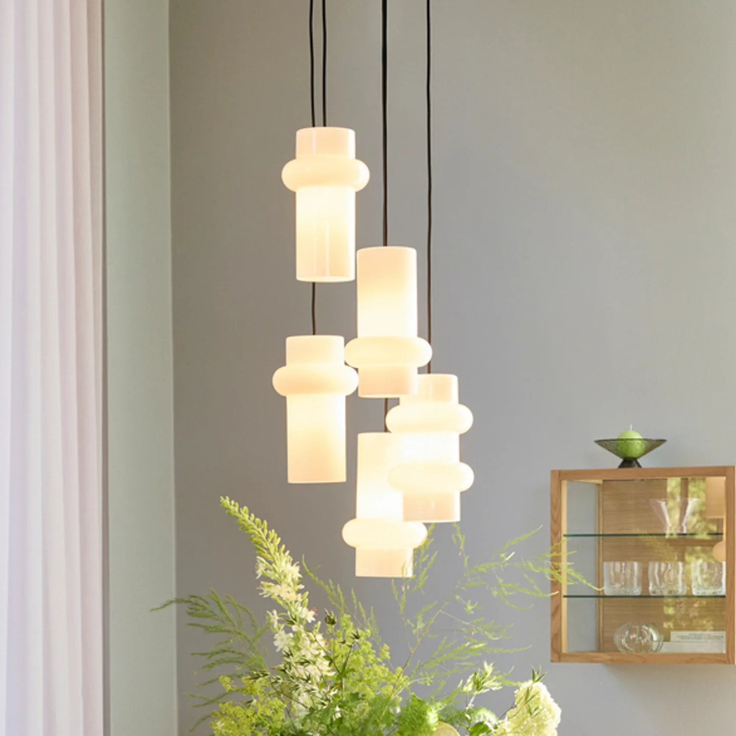 Pilule Up Hängelampe weiß glänzend Ø 15 cm - HÜBSCH - Wohnzimmer - Skandinavisch - Glas - Einflammig