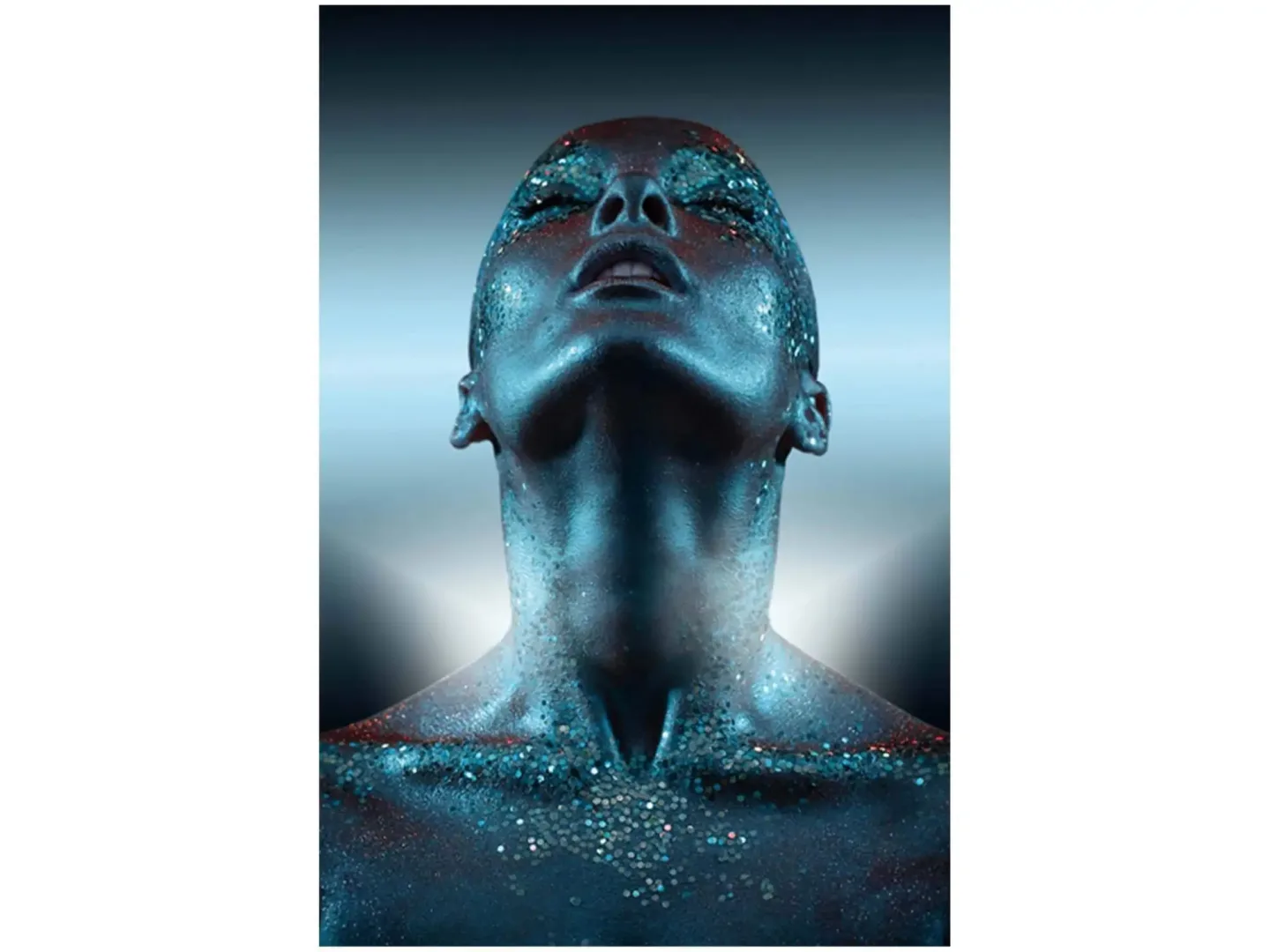 image LAND Digitaldruck Blaue Frau H: 120 cm Blau | Schubiger Möbel