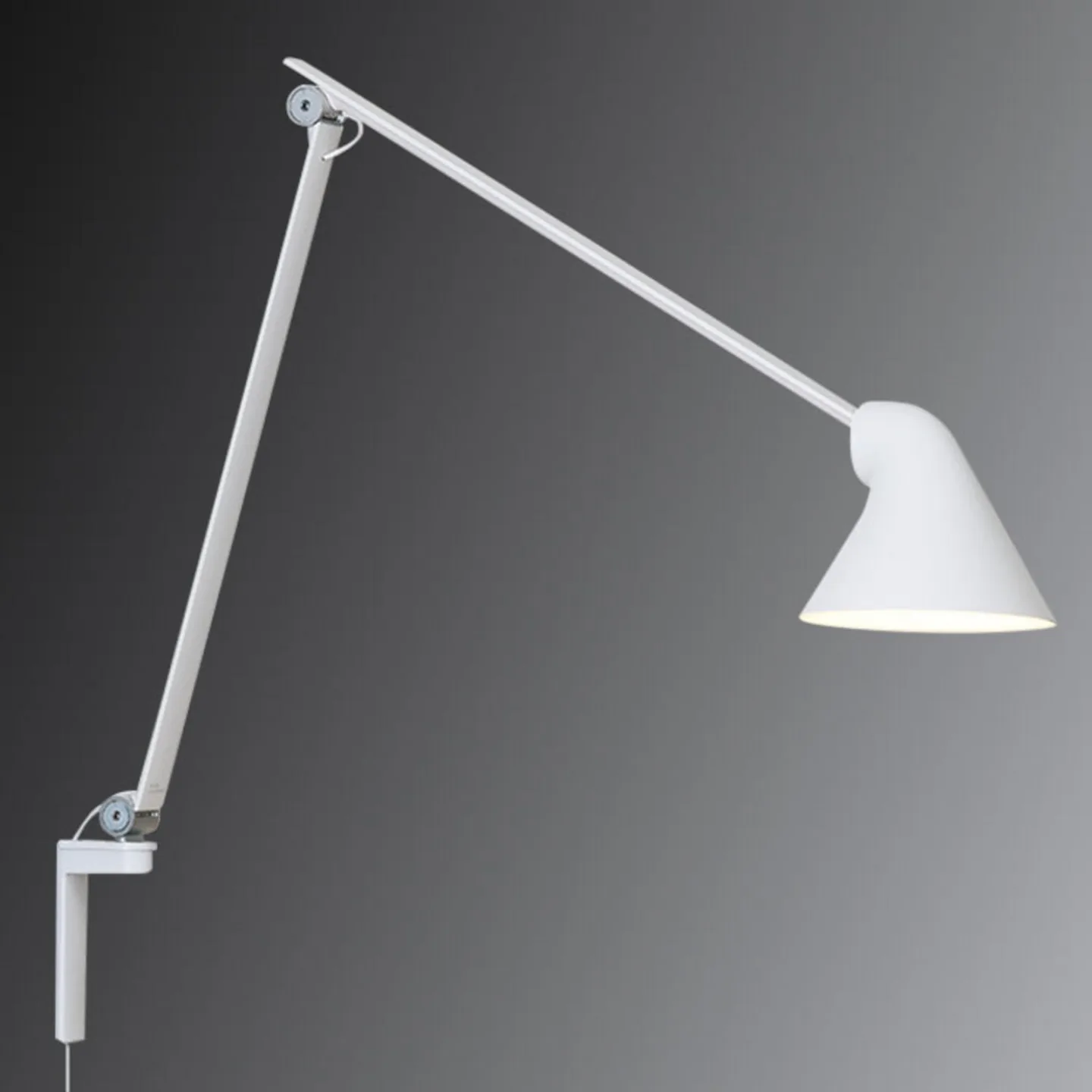 NJP Væglampe Lang Arm Hvid - Louis Poulsen - Stue - Design - Metal
