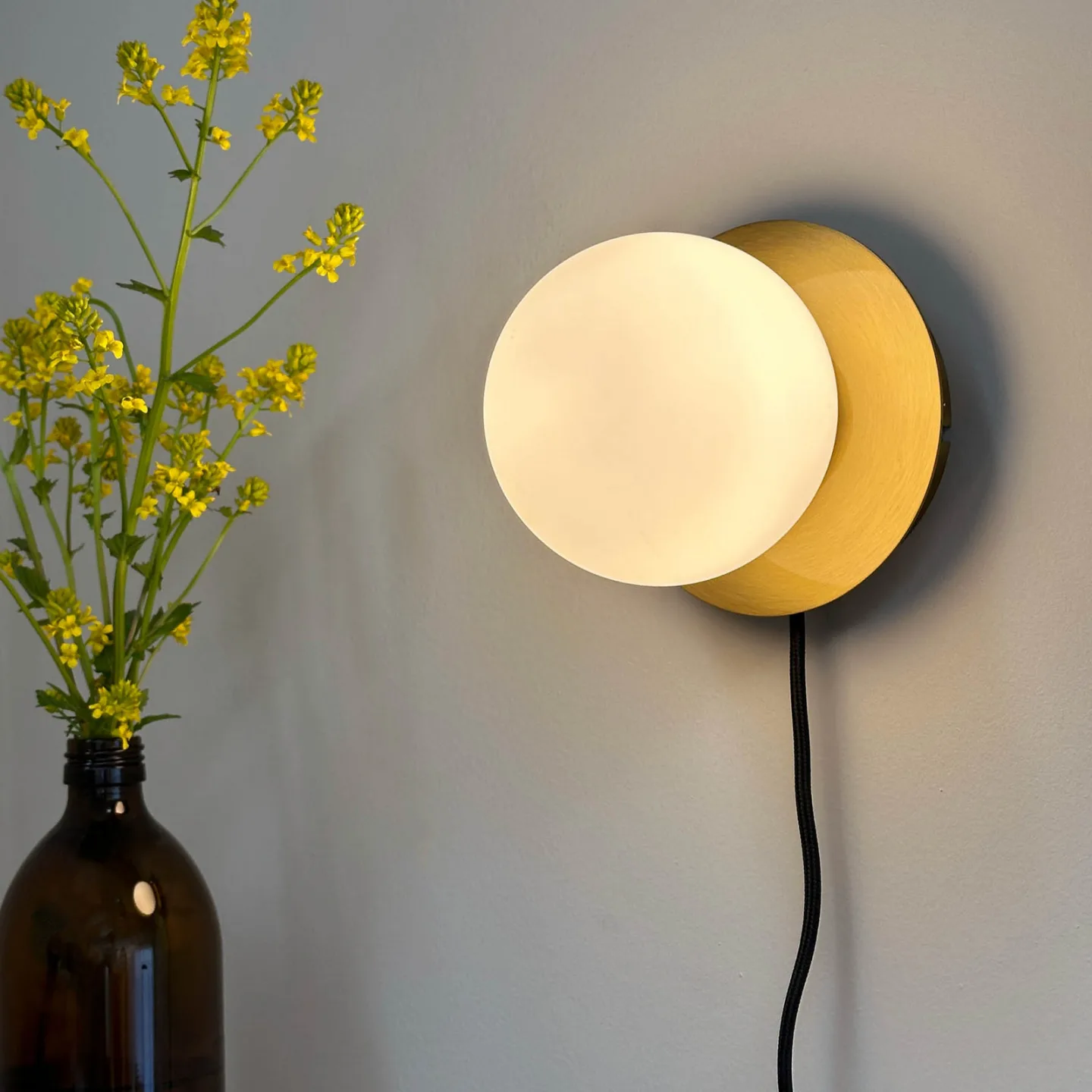 Sia Wandleuchte Opal/Brass - DybergLarsen Dyberg Larsen - Wohnzimmer - Design - Metall - Rund