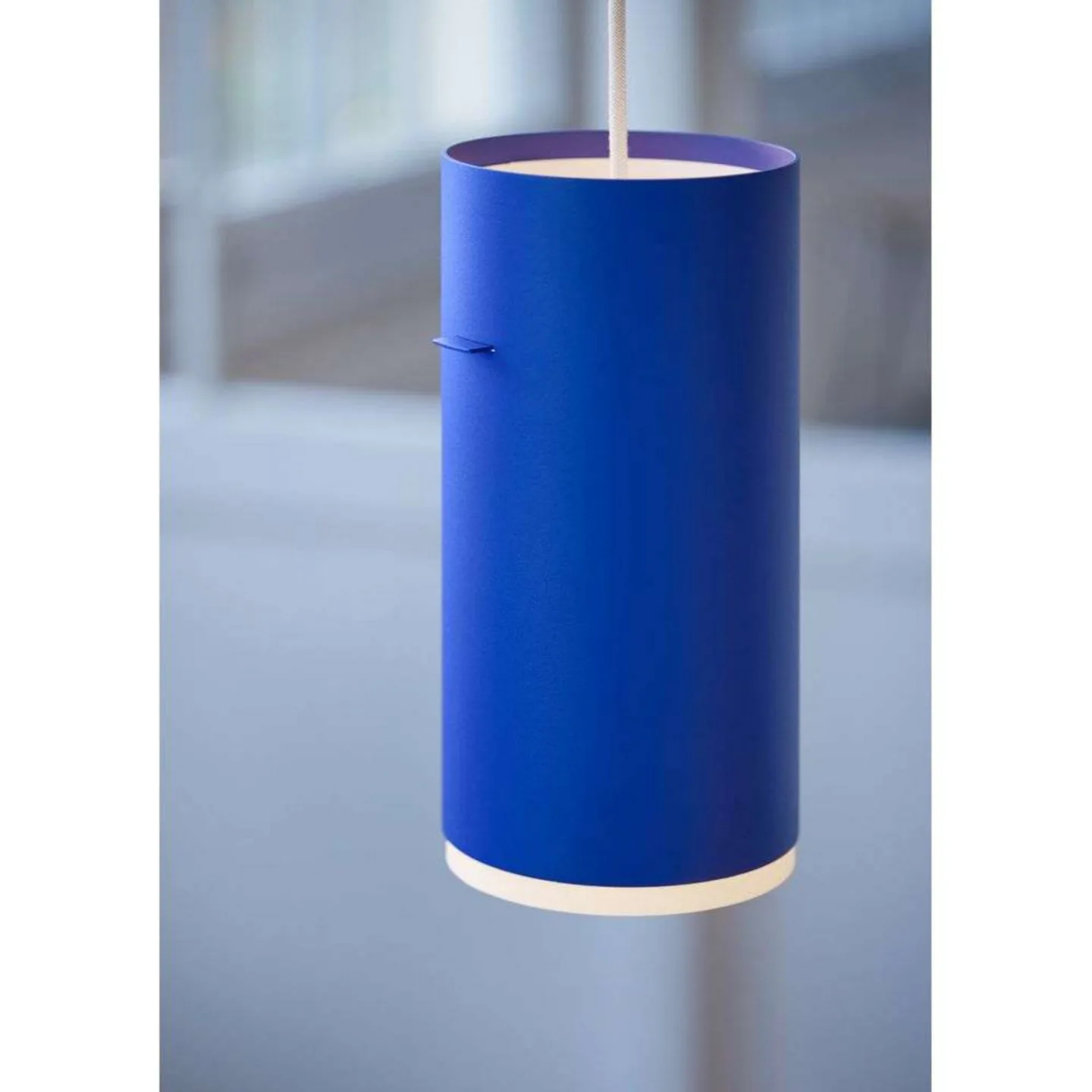 Tube Pendel Large Deep Blue - Moebe - Stue - Aluminium