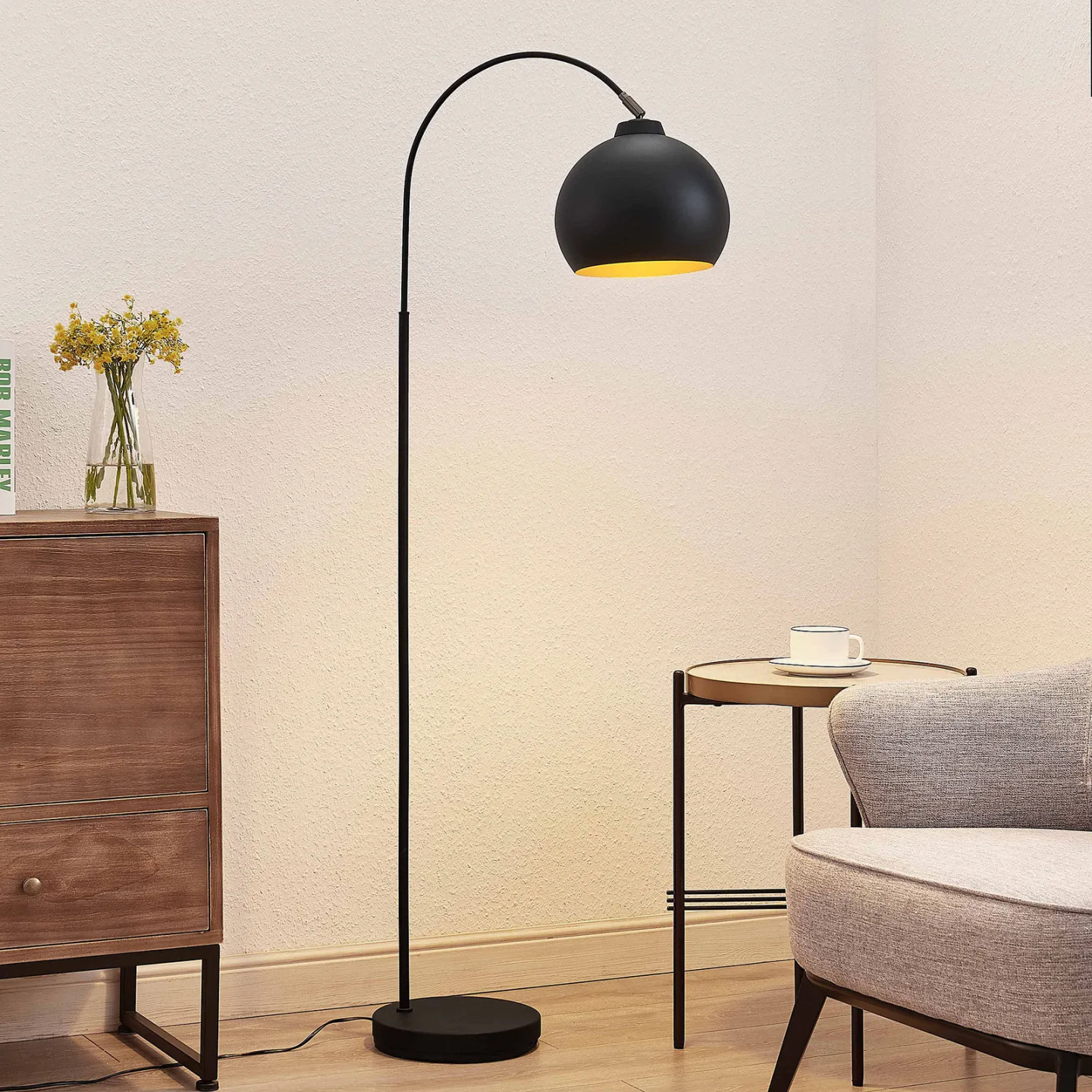 Minali Stehleuchte Black/Gold - Lindby - Wohnzimmer - Modern - Metall - Einflammig