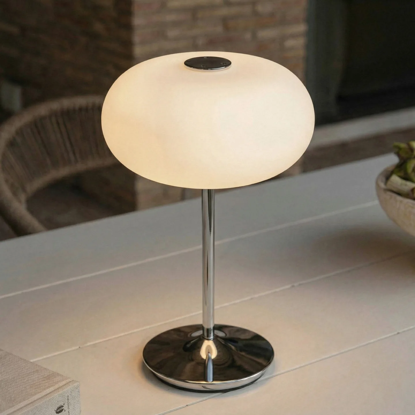Anoria LED-bordlampe med batteri, krom/hvid, glas, USB - Lucande - Stue - Design - Med én lyskilde