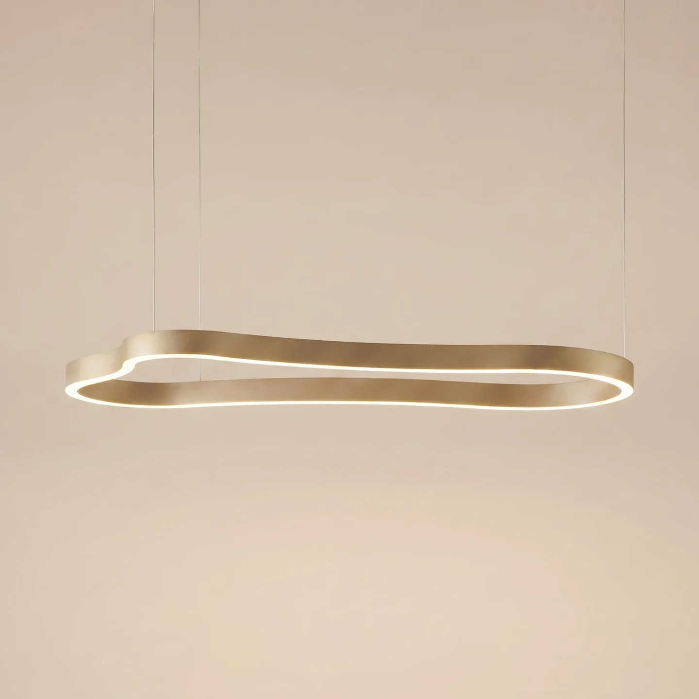 Vikali LED-Hängelampe, gold, 90 x 45cm, dimmbar, CCT - Lucande - Wohnzimmer - Modern - Metall - Einflammig
