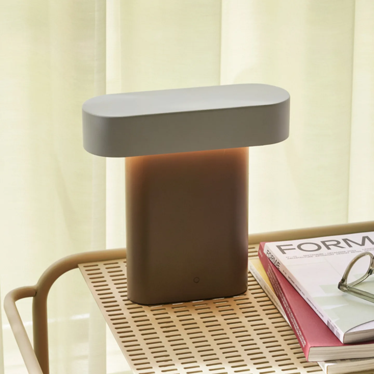 Sleek Bordlampe Brown/Light Grey - Hübsch - Stue - Design - Metall - Med en lyskilde