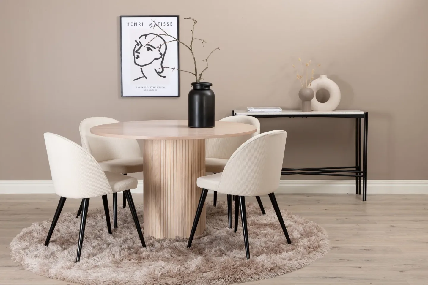 Biana Matgrupp 110 cm Rund inkl 4 Valera Manchesterstolar - Beige/Svart