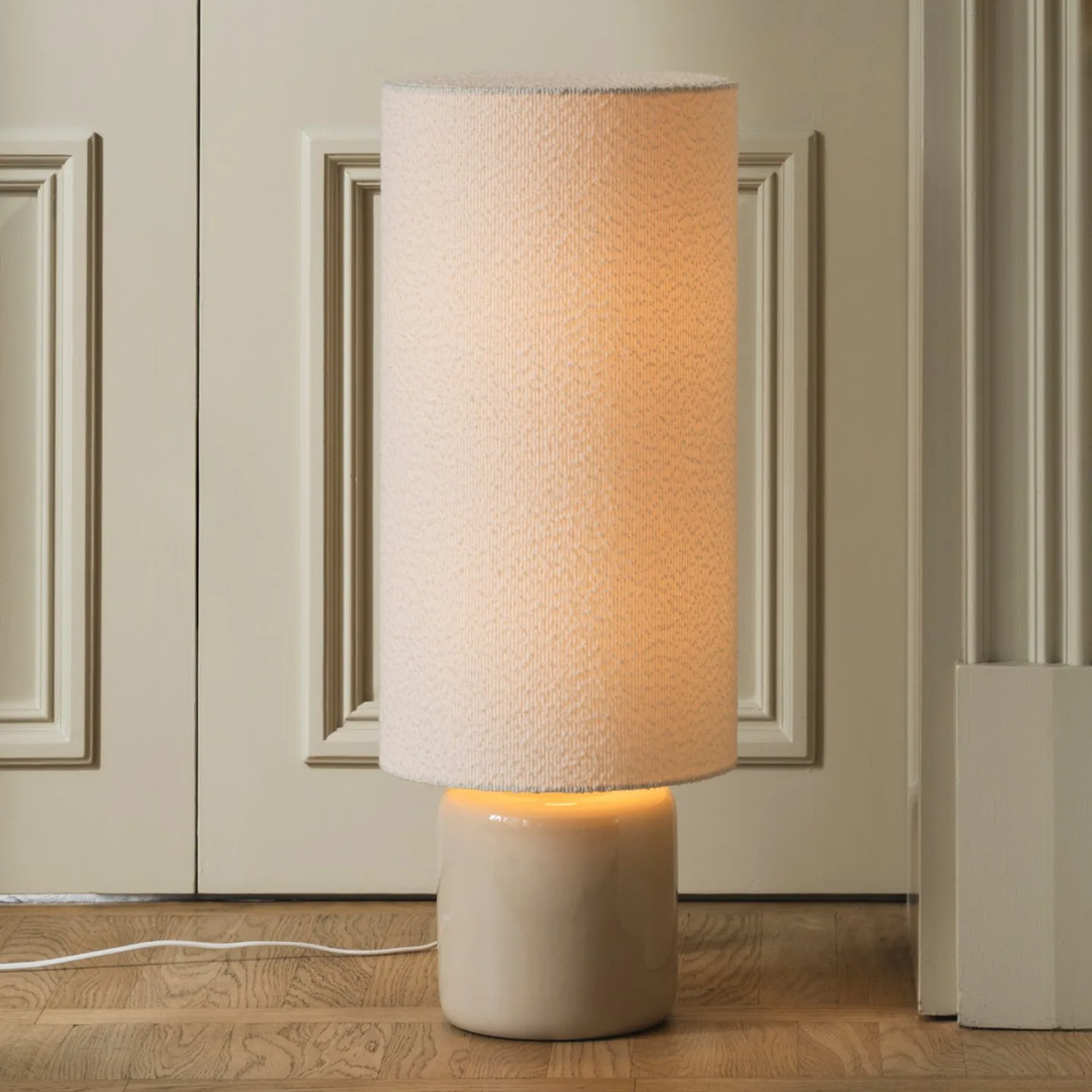 Globen Lighting Florian Stehleuchte Weiß Bouclé/Beige, Ø30x80 cm