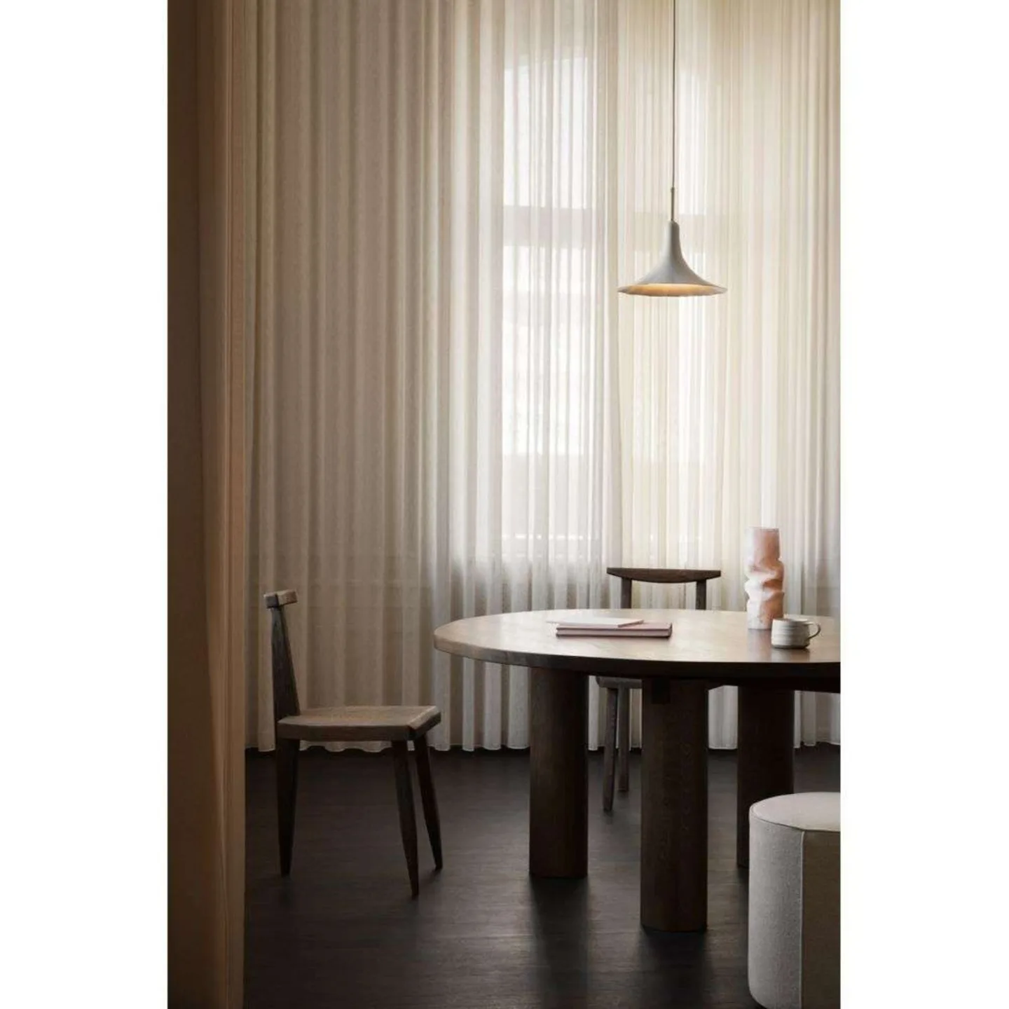 Petalii 1 Pendelleuchte, weiß/messing, Ø 28 cm - Nuura Nuura Aps - Wohnzimmer - Skandinavisch - Metall - Mit Schirm