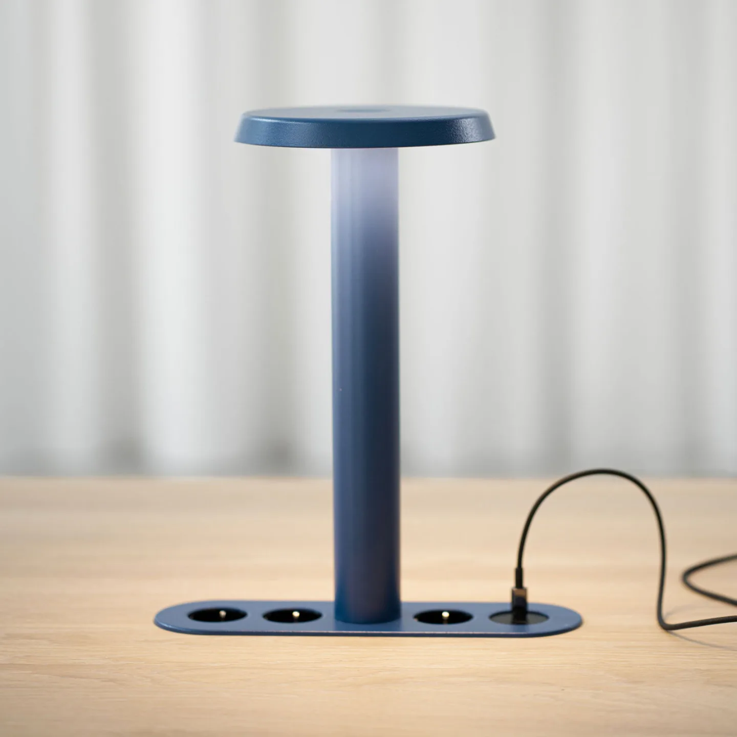 NOMAD LAMP 02 Tischlampe, blau, 32 cm - Forming Function NOMAD COLLECTION - Wohnzimmer - Design - Aluminium - Einflammig