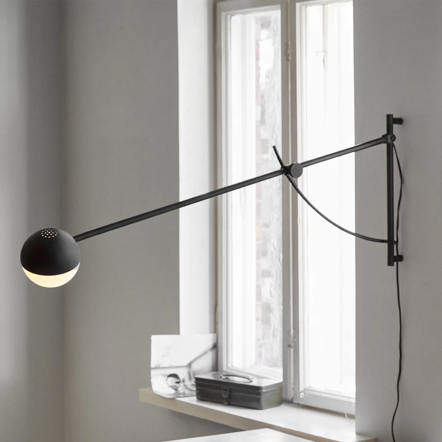 Balancer Vegglampe Black - Northern - Stue - Design - Metall - Med en lyskilde