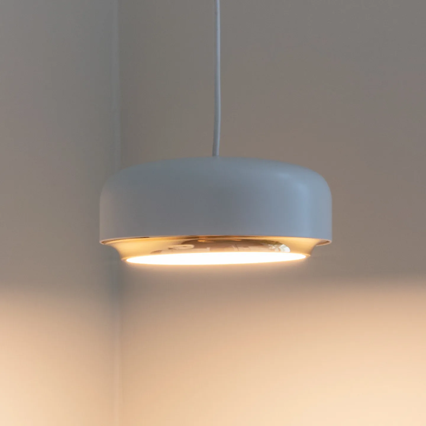 Hazel Pendelleuchte Mini White - UMAGE Hazel Mini - Wohnzimmer - Design - Metall - Einflammig