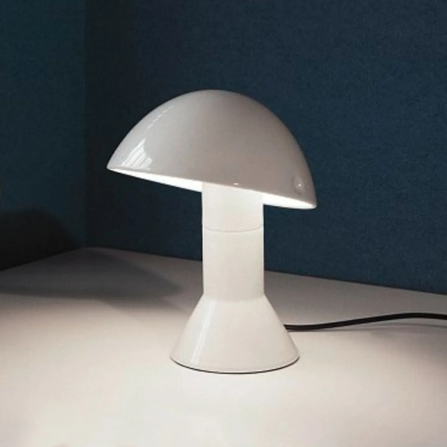 Elmetto Bordlampe Hvid - Martinelli Luce - Stue - Design - Plastik - Med skærm