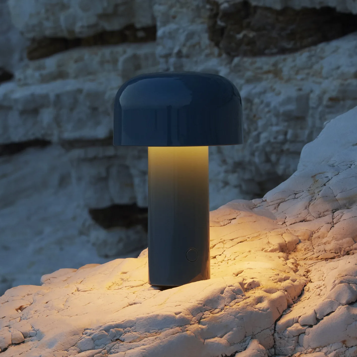 Bellhop LED-Akku-Tischlampe, blau, 21 cm, dim., IP54 - Flos - Wohnzimmer - Design - Kunststoff - Rund