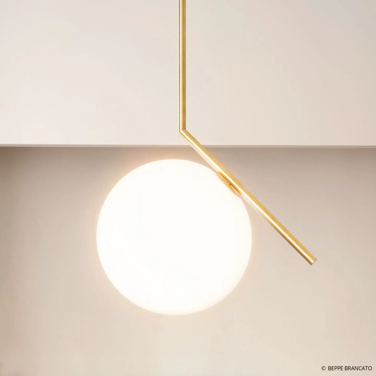 Flos IC lights S1 pendel Borstad mässing-opal