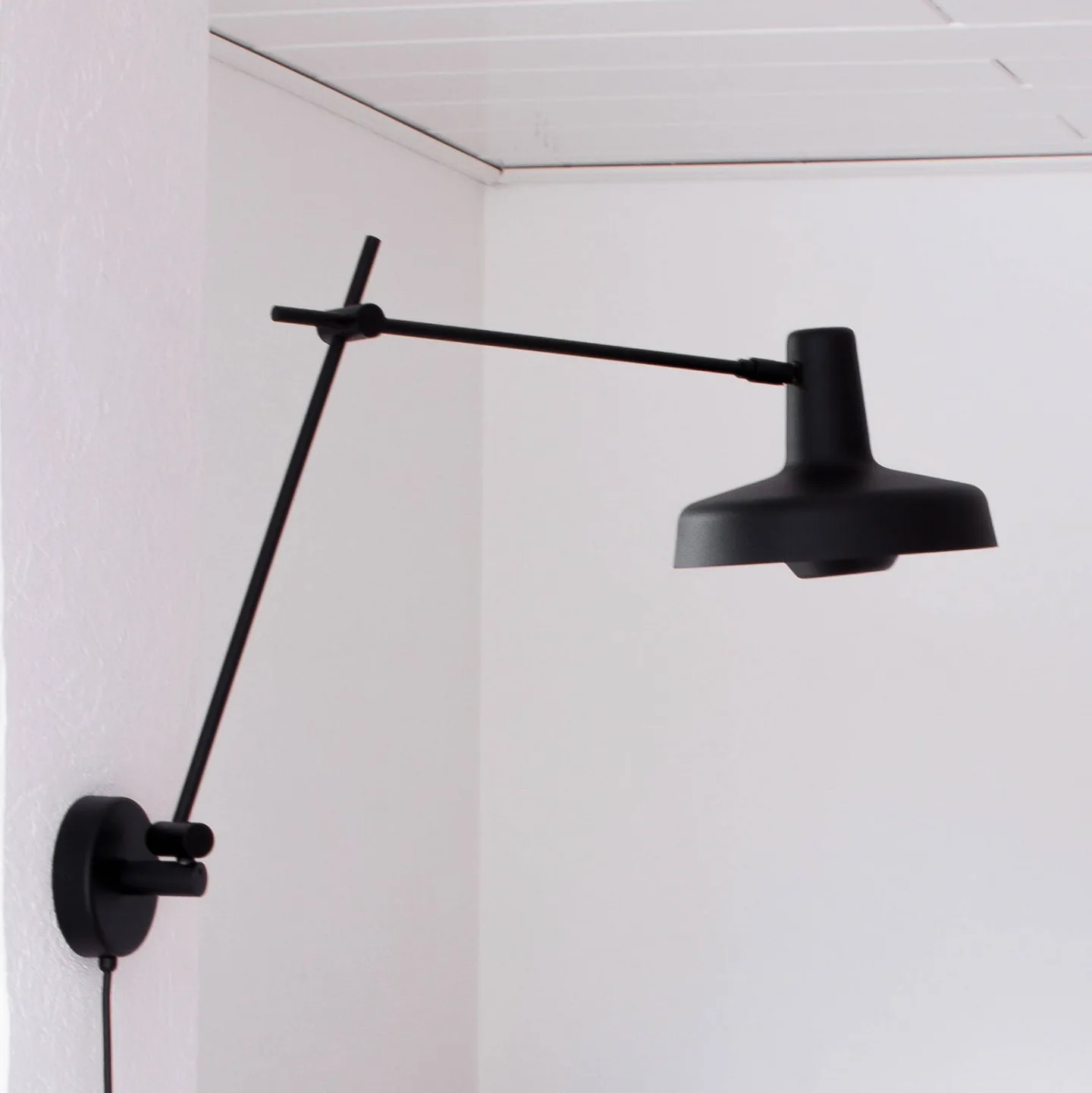 Arigato Vegglampe Svart - Grupa - Arbeidsrom / kontor - Metall - Rund
