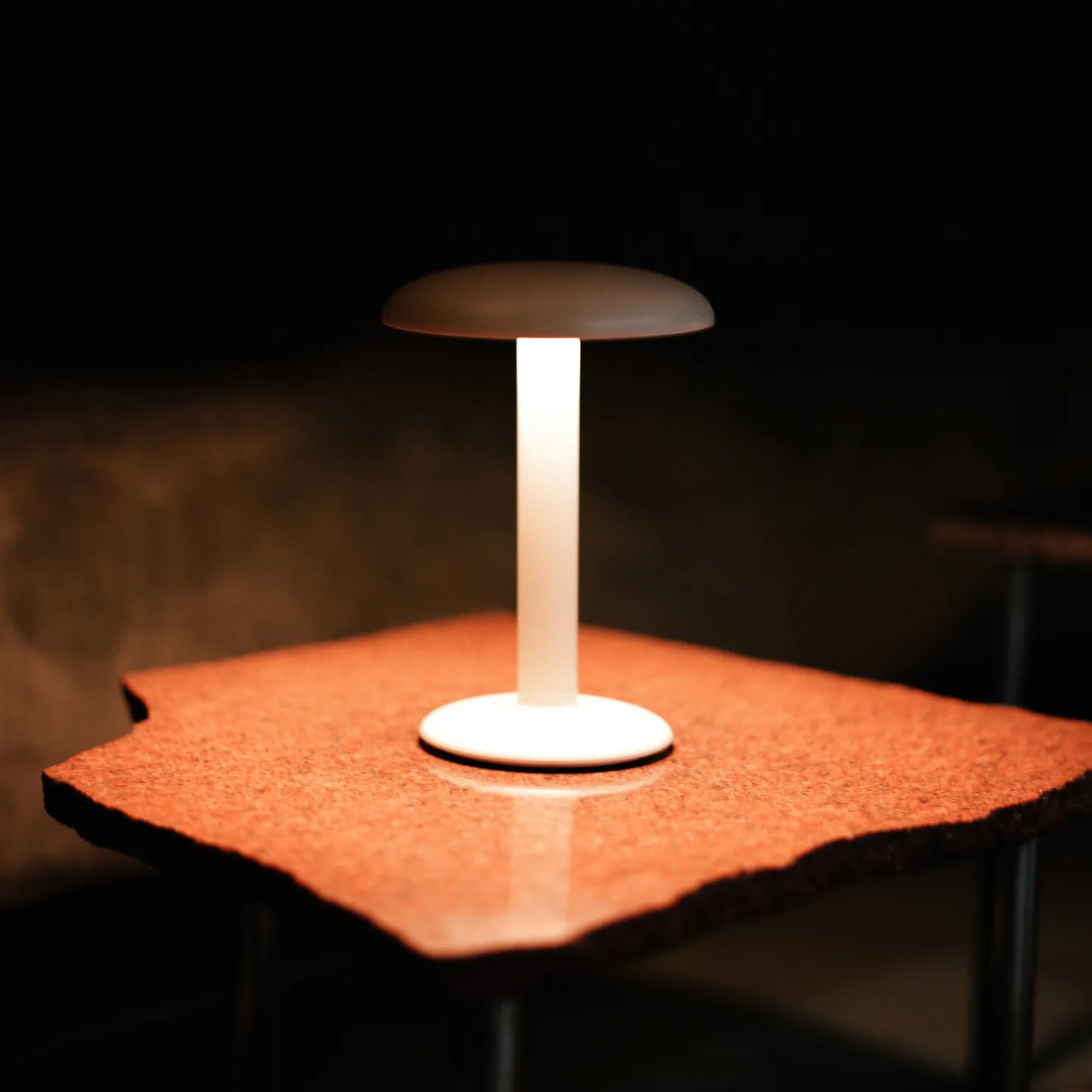 Gustave Portable Bordslampa Matt White - Flos Flos Architectural - Terrass - Design - Metall - Med lampskärm