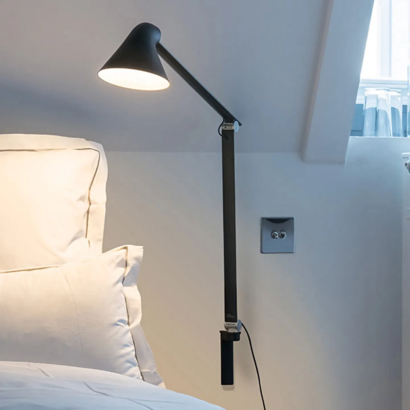 NJP Vegglampe Lang Arm Svart - Louis Poulsen - Stue - Design - Metall