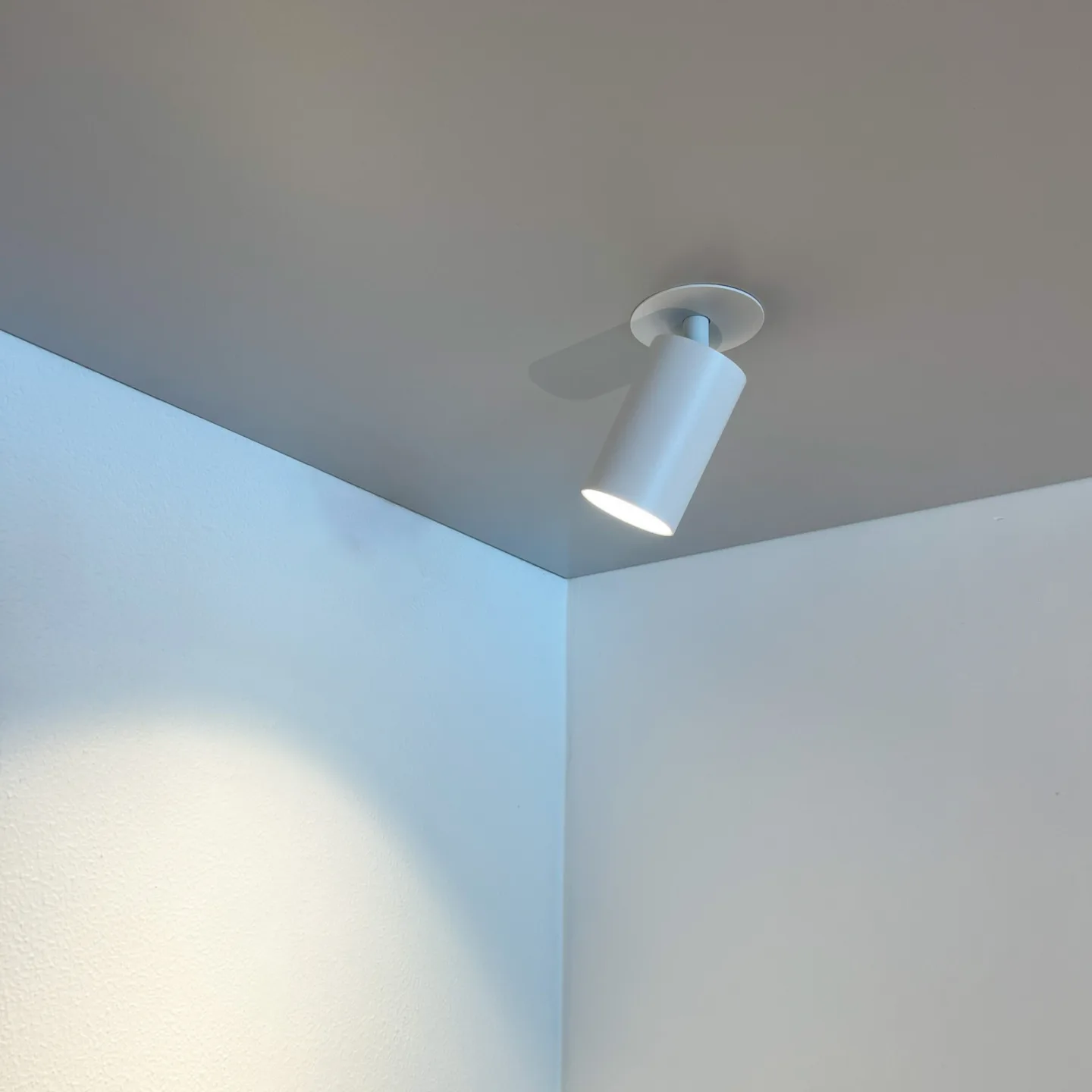SpotOn Semi Einbauspot, weiß - Antidark - Wohnzimmer - Aluminium