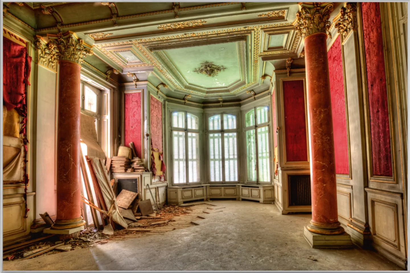 image LAND Bild mit Rahmen Lost Place Salon | Schubiger Möbel