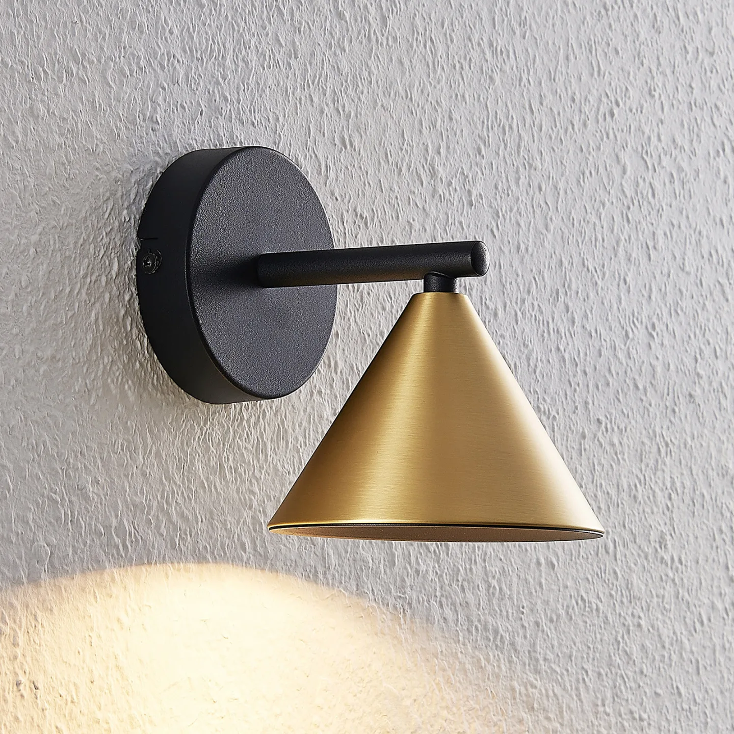 Kartio Wandleuchte Brass - Lucande - Wohnzimmer - Design - Metall - Einflammig