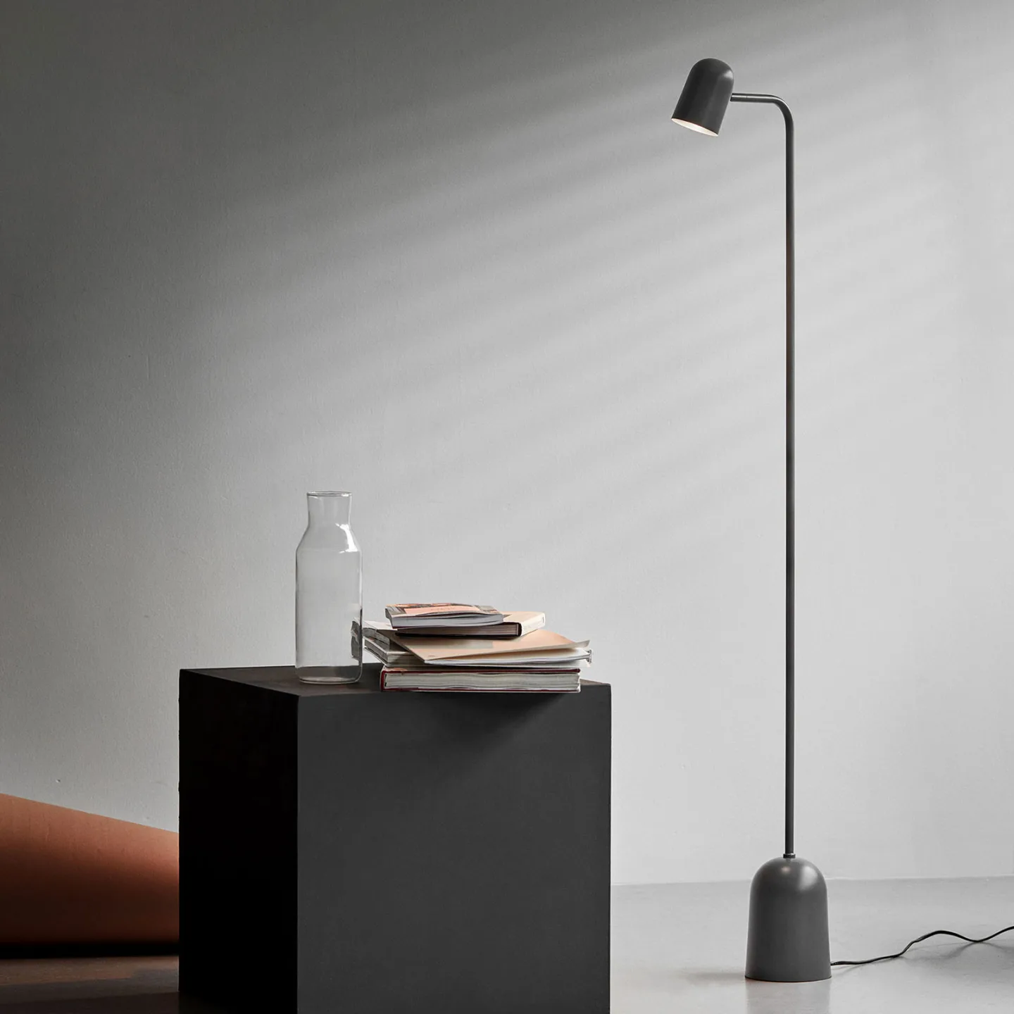 Northern Buddy golvlampa Dark grey