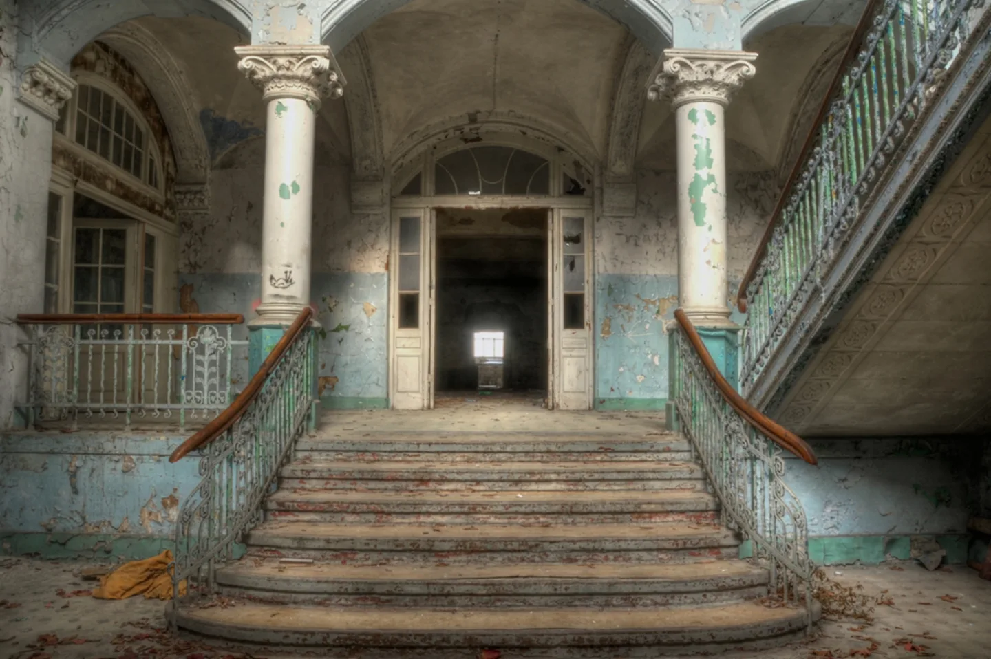 image LAND Alubild Lost Place Treppe 1 | Schubiger Möbel