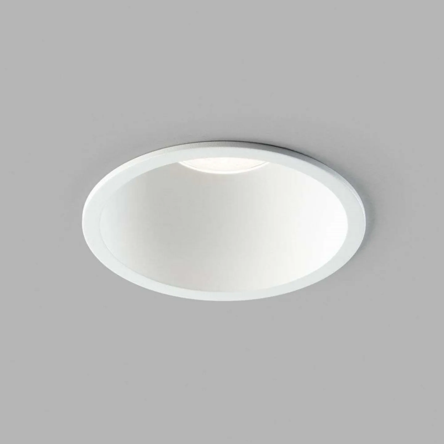Curve II LED innfelt spot, hvit, Ø 11 cm, IP54 - LIGHT-POINT - Stue - Aluminium