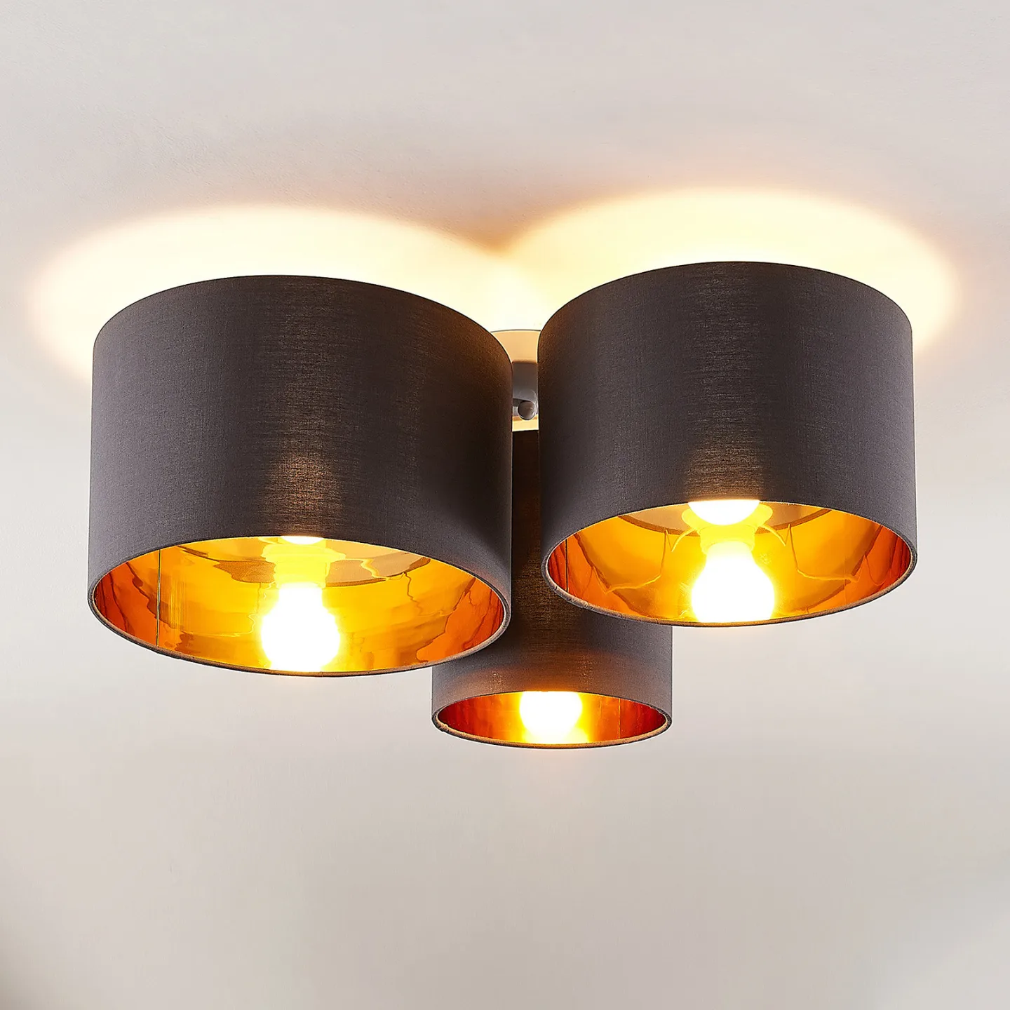 Laurenz taklampa grå/guld - Lindby - Vardagsrum - Modern - Tyg / textil - Med flera ljuskällor