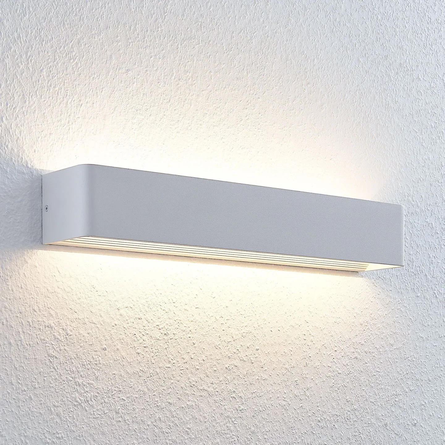 Lonisa LED Vägglampa W53 White - Lindby - Vardagsrum - Modern - Metall - Vinklad