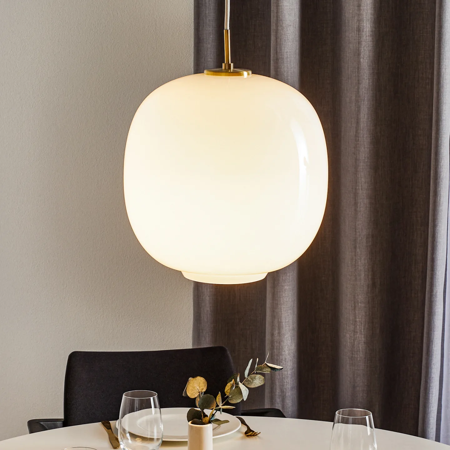 Louis Poulsen VL45 Radiohus Pendelleuchte Ø37cm Brass-white opal glass