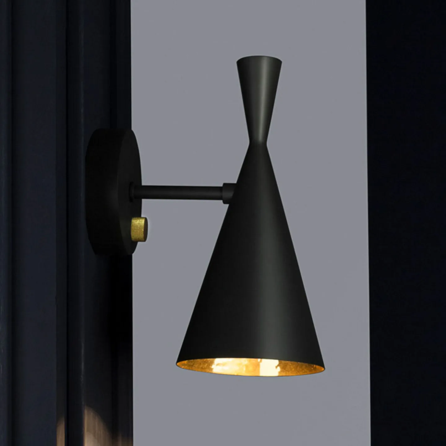 Beat Vegglampe Matt Black/Brass - Tom Dixon Beat Wall - Stue - Design - Metall - Med en lyskilde