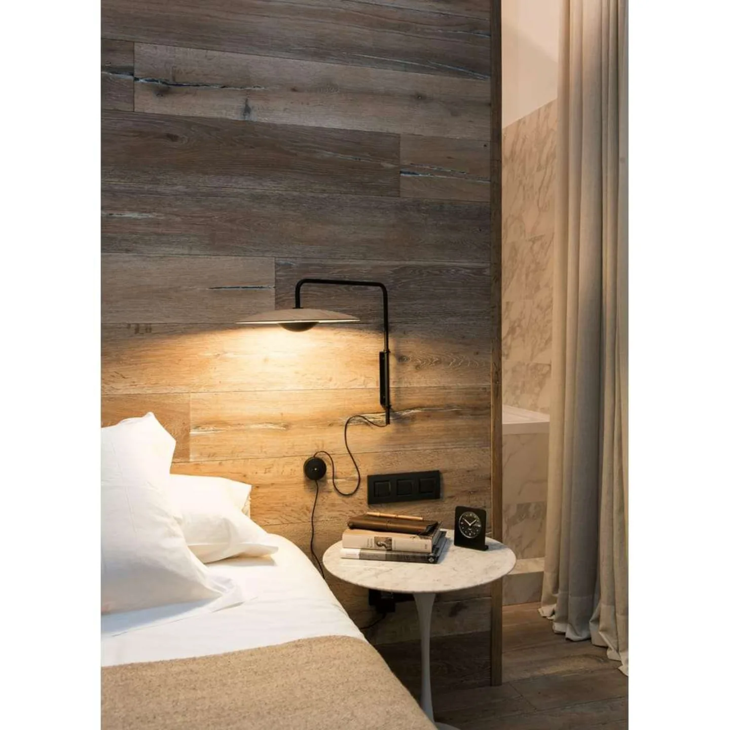 Ginger A Vegglampe Dimmable Plug-in Oak - Marset - Aluminium