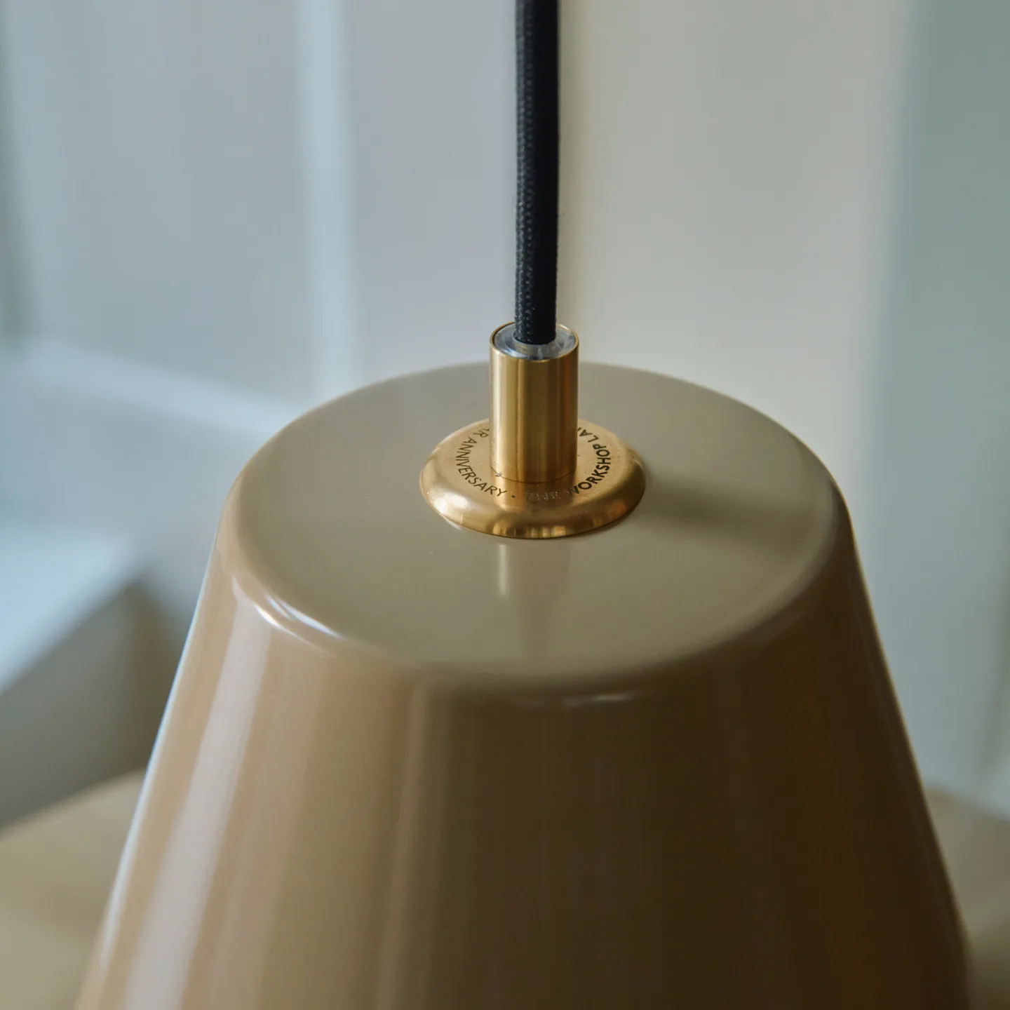 Workshop W3 Pendelleuchte, beige, Alu, E27 - Made By Hand - Esszimmer - Design - Aluminium - Einflammig