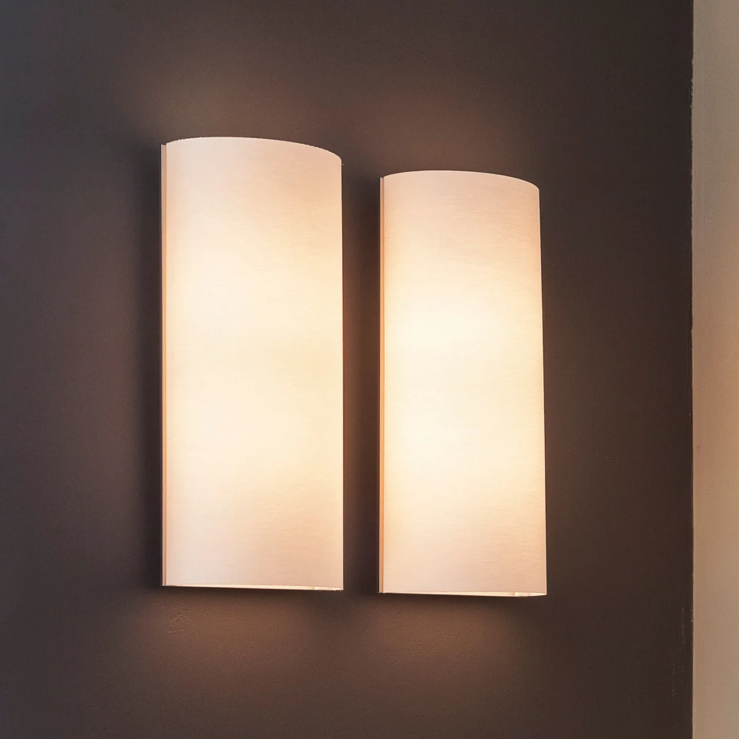 Club LED-vegglampe, aluminium/hvit - serien.lighting Serien Lighting - Stue - Design - Stoff / Tekstil