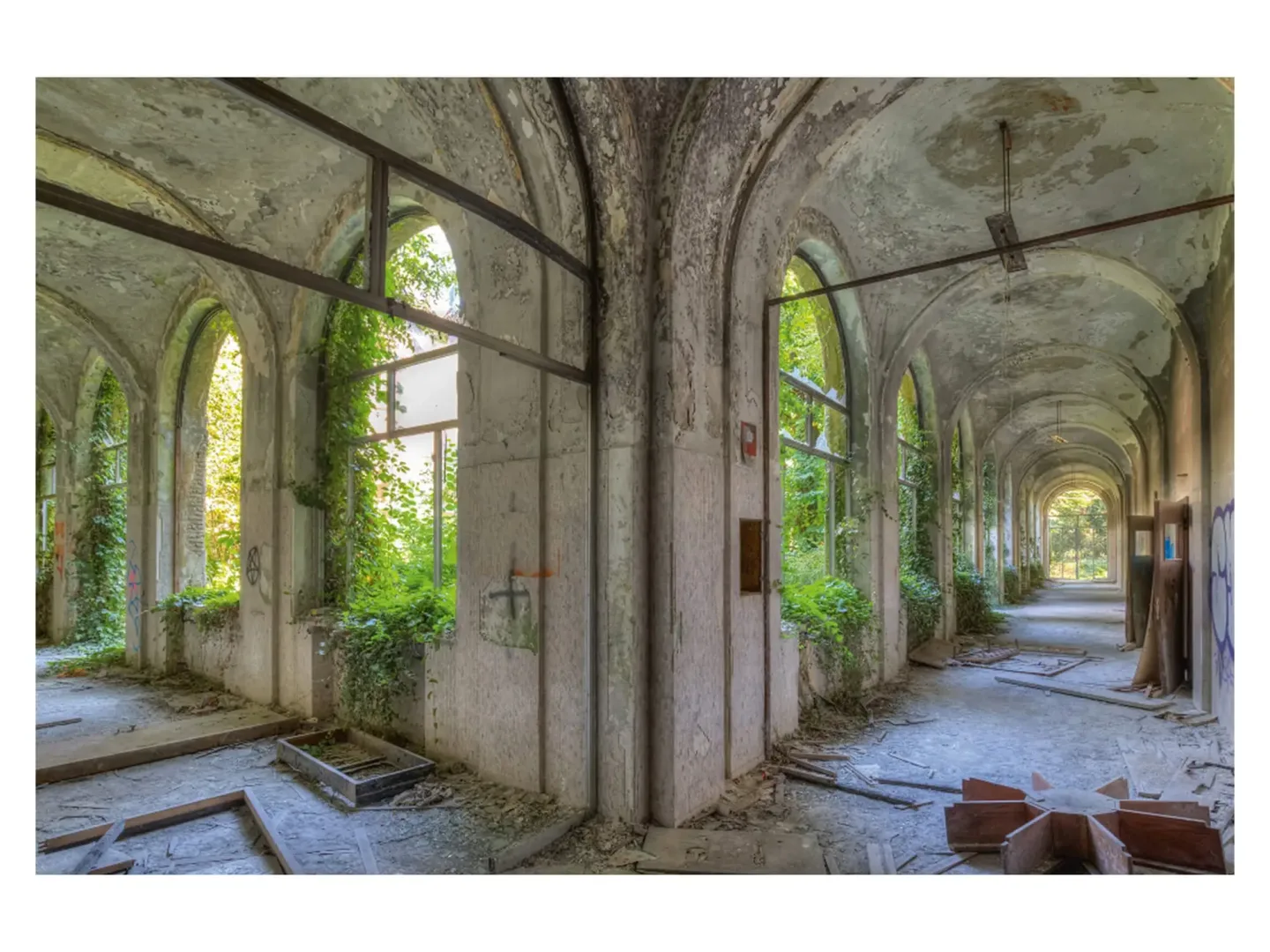 image LAND Digitaldruck auf Acrylglas Lost Place Geteilter Flur | Schubiger Möbel